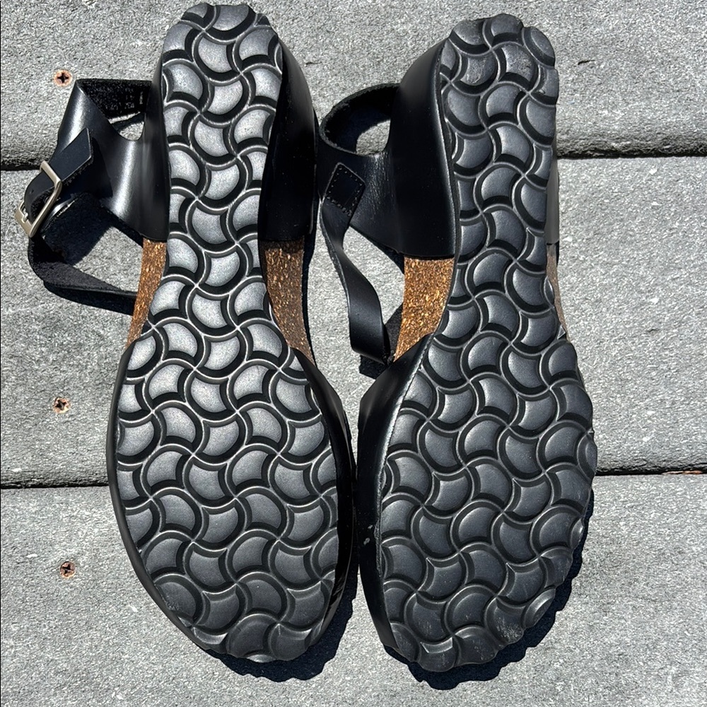 NWOT Lunita Women’s Black Leather Sandals, Peep Toe, Cut Out Design, Size 9 1/2 - Picture 12 of 17